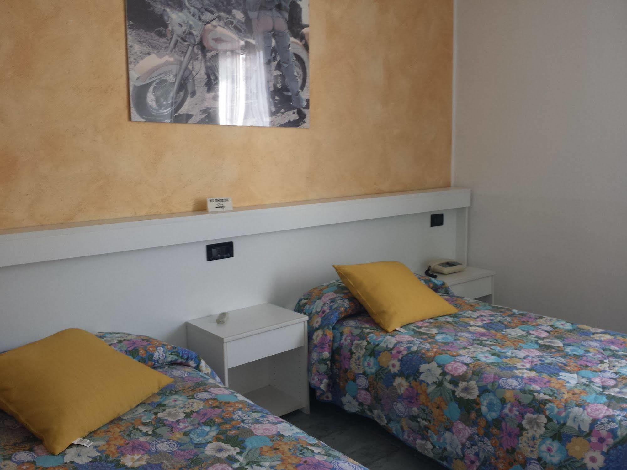 Hotel Stazione Паратико Экстерьер фото